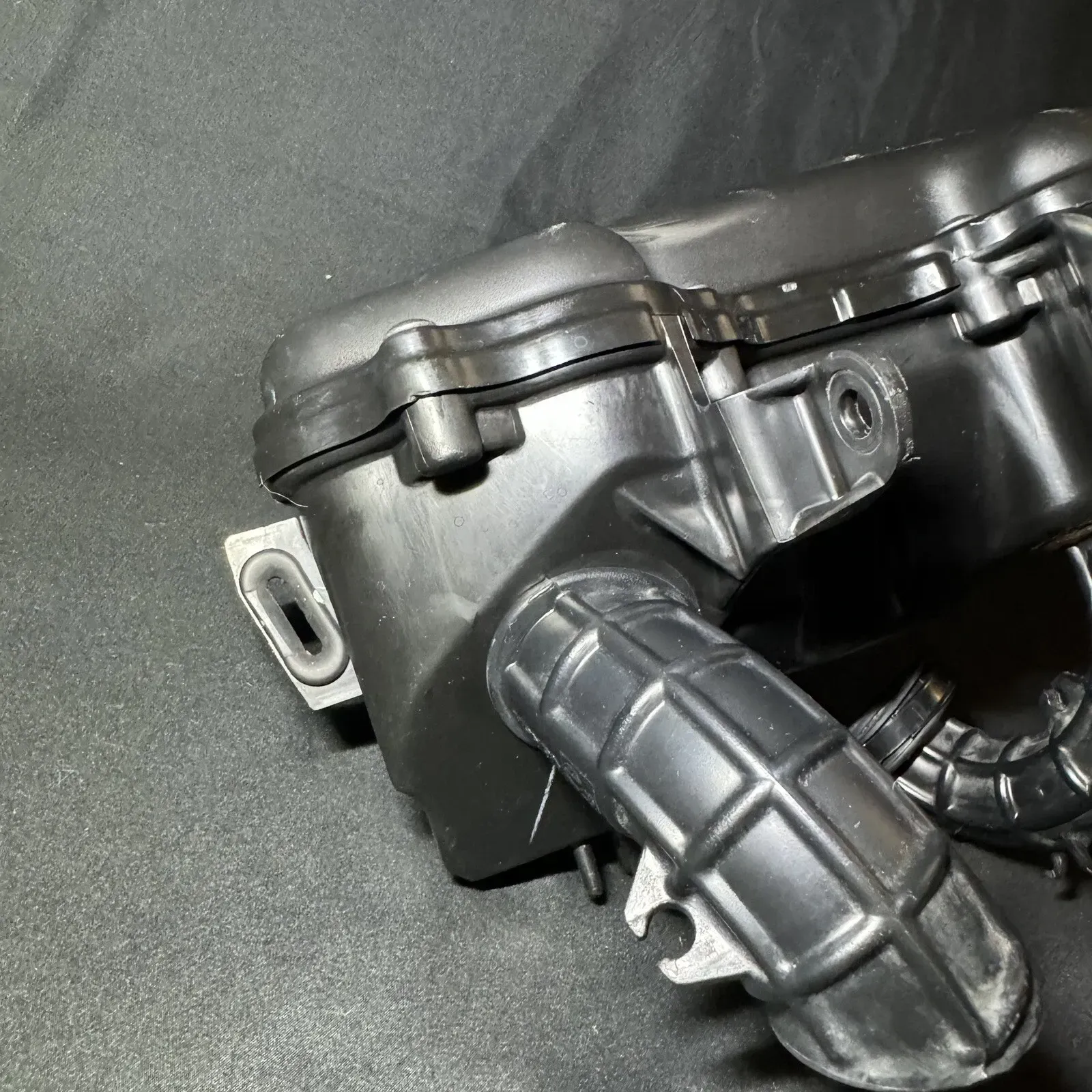 2014-2020 HONDA GROM 125 OEM AIRBOX AIR INTAKE FILTER BOX 17225-K26-921