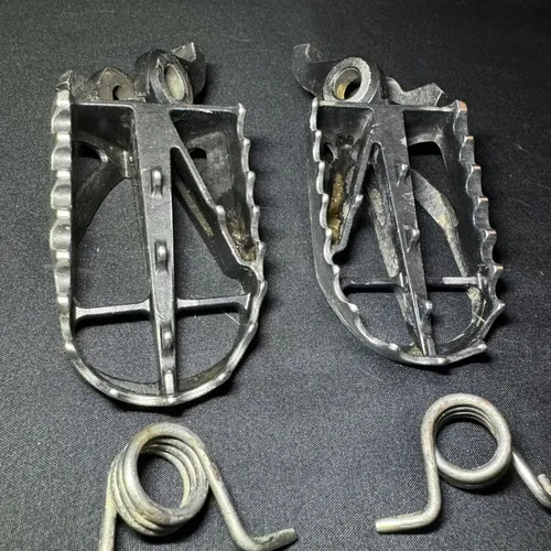 2009-2022 Kawasaki KX250F KX250X OEM Foot Pegs 2009-2018 KX450F (Footpegs Stock)