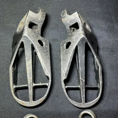 2009-2022 Kawasaki KX250F KX250X OEM Foot Pegs 2009-2018 KX450F (Footpegs Stock)