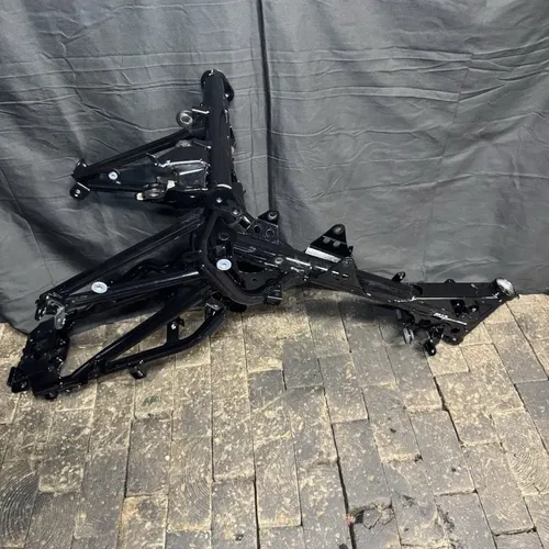 2017-2023 23 Kawasaki Z125 PRO BR125 Kawi OEM Main Frame Chassis BOS 32160-1835