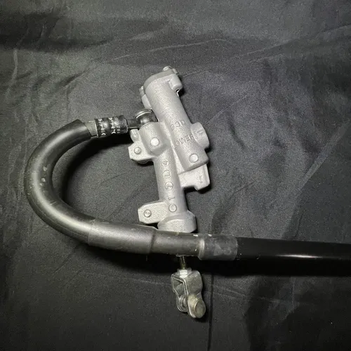 2018 YZ450F Rear Brake Assembly OEM Caliper Master Cylinder Brakes YZ250F 09-22