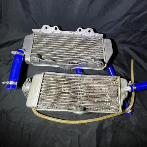 OEM 2002 Yamaha YZ426F OEM LEFT & RIGHT Radiators Coolers Fins Hoses Cap