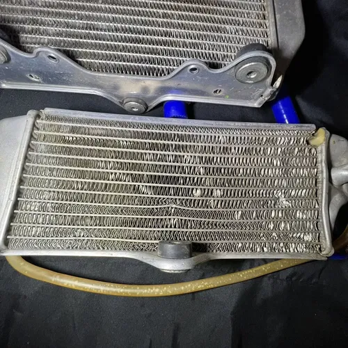 OEM 2002 Yamaha YZ426F OEM LEFT & RIGHT Radiators Coolers Fins Hoses Cap