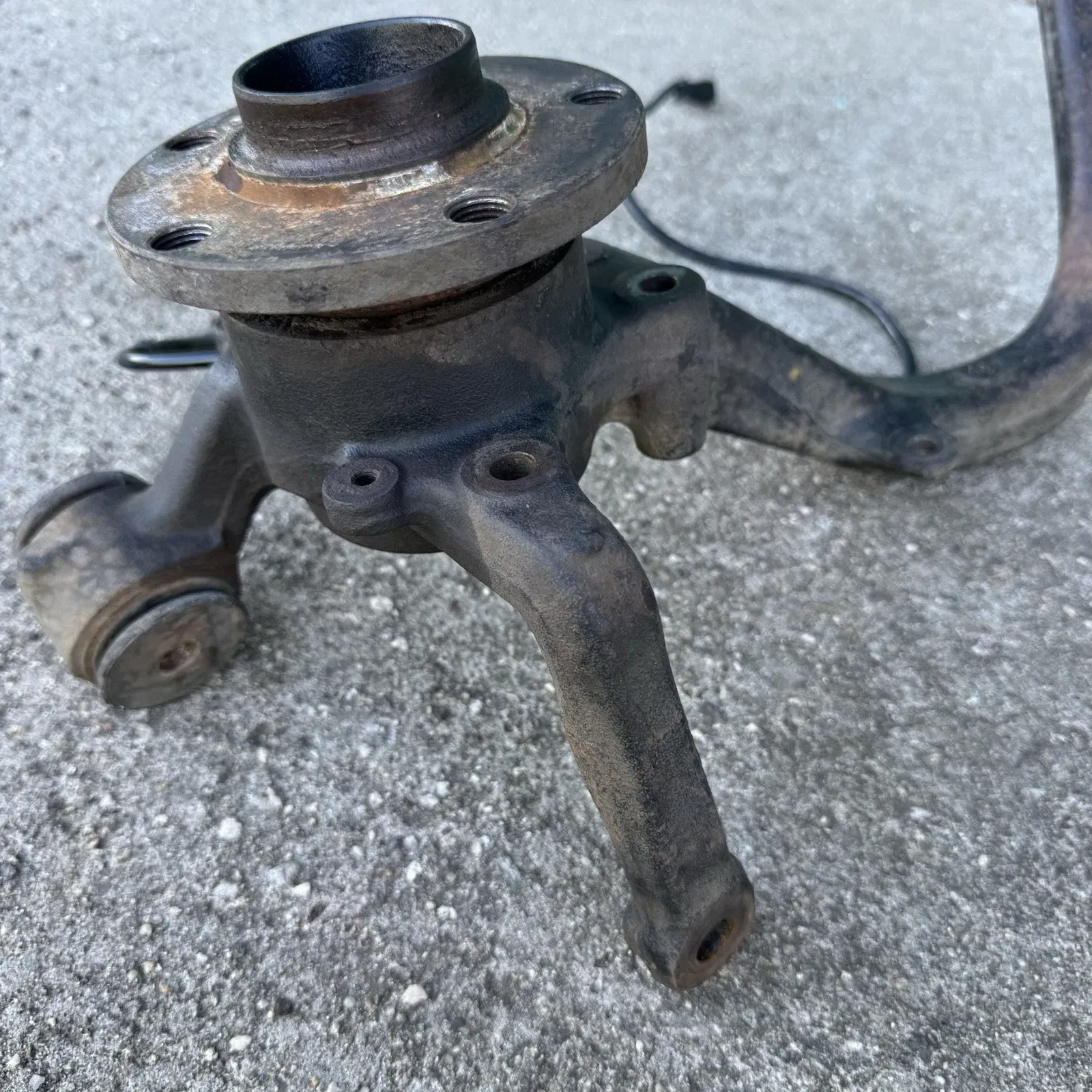 1997-2002 Audi B5 A4 S4 OEM Rear Driver Side Upright Spindle 8A0505435CD