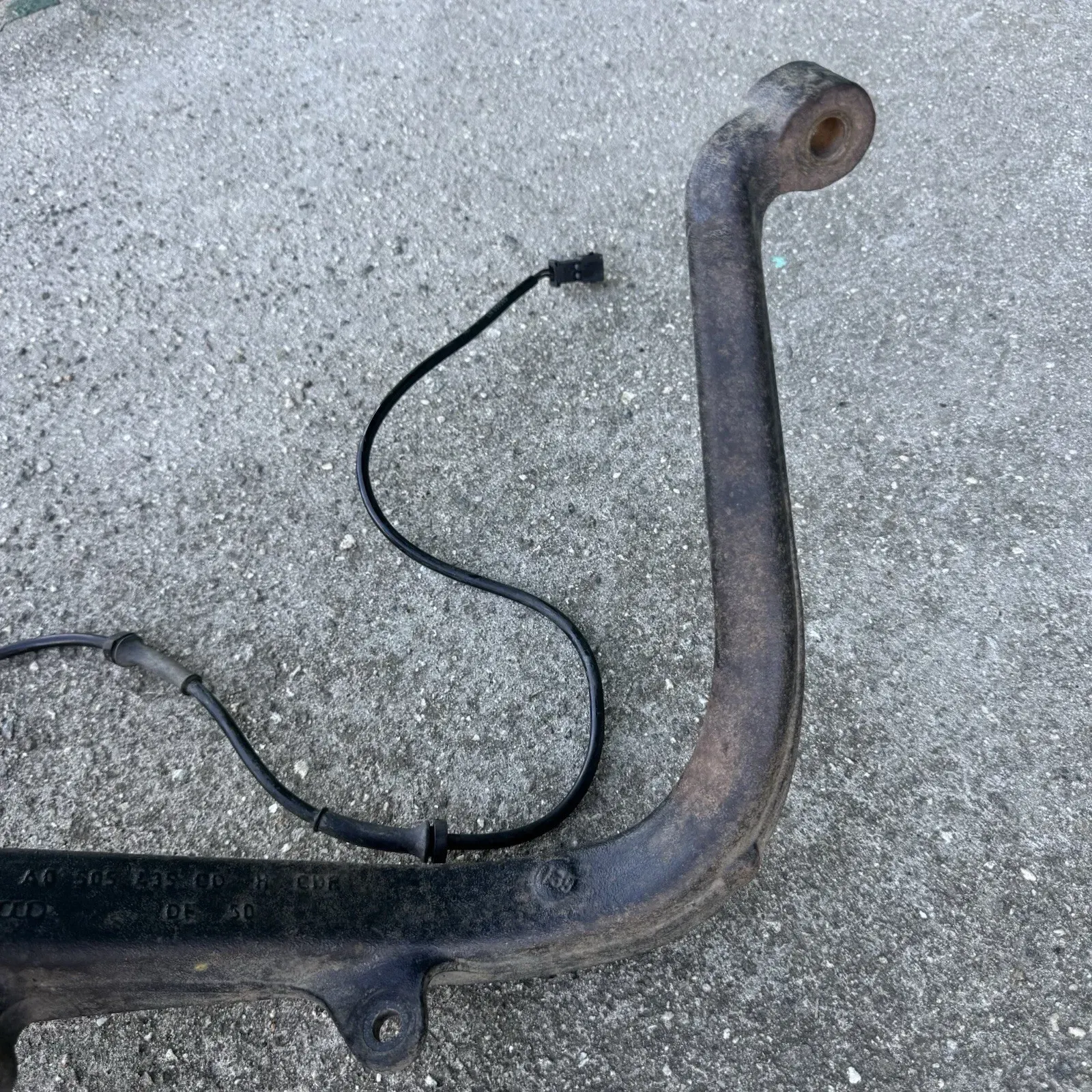 1997-2002 Audi B5 A4 S4 OEM Rear Driver Side Upright Spindle 8A0505435CD