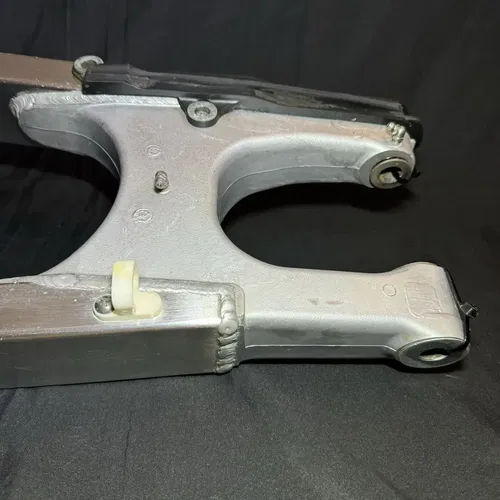 2004 SUZUKI 00-07 DRZ400 DRZ400E OEM SWINGARM SWING ARM SUSPENSION 61000-29F00