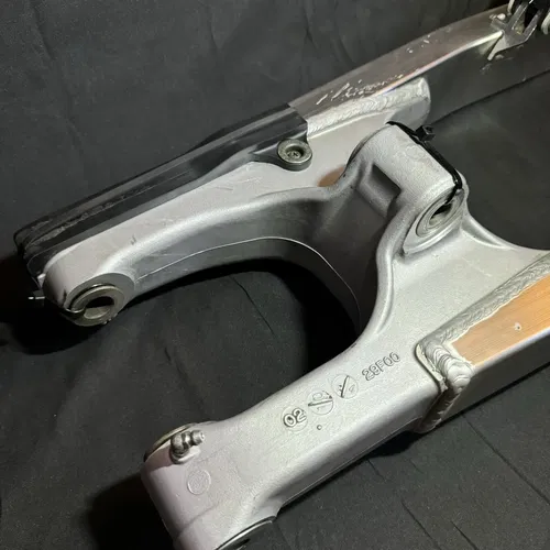 2004 SUZUKI 00-07 DRZ400 DRZ400E OEM SWINGARM SWING ARM SUSPENSION 61000-29F00