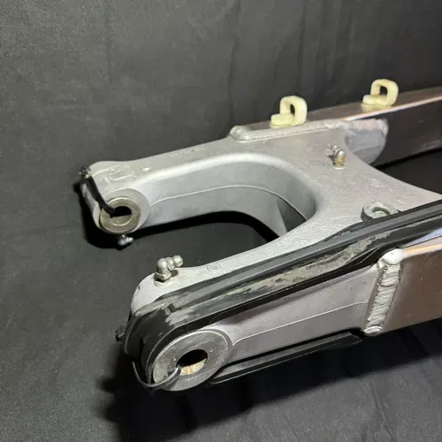 2004 SUZUKI 00-07 DRZ400 DRZ400E OEM SWINGARM SWING ARM SUSPENSION 61000-29F00