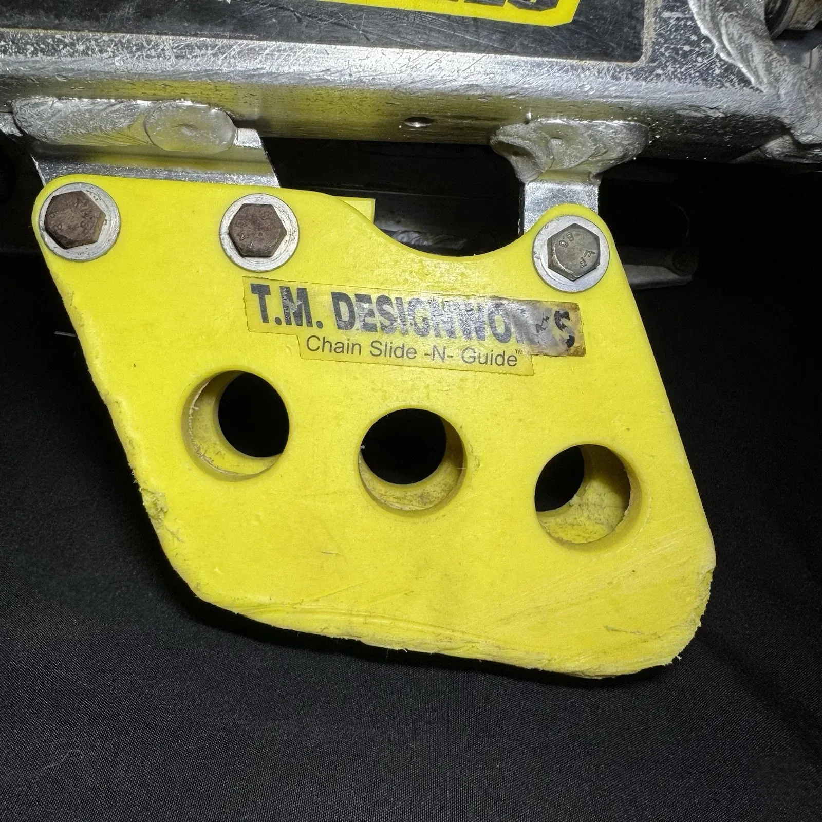 2002 96-06 RM125 RM250 OEM SWINGARM REAR SUSPENSION WHEEL SUPPORT 61000-37F40