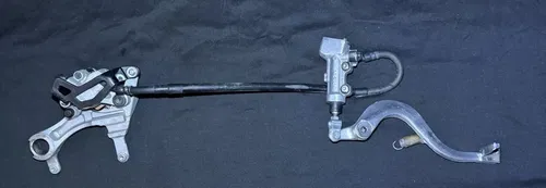 2009 09-16 KAWASAKI KX250F KX450F OEM REAR BRAKE CALIPER & BRACKET 43080-0230