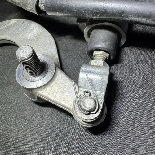 2009 09-16 KAWASAKI KX250F KX450F OEM REAR BRAKE CALIPER & BRACKET 43080-0230