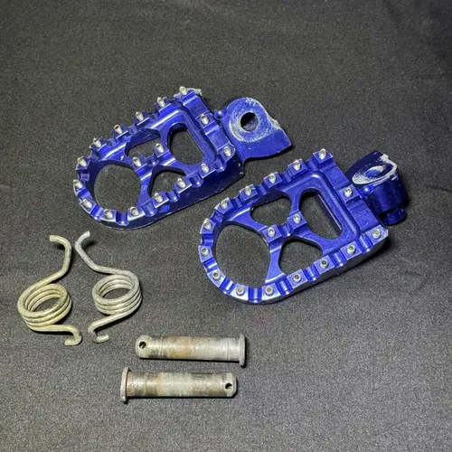 YAMAHA YZ426F YZ 426f YZ250F YZ85 WR400F Foot Pegs Pair Left & Right Blue