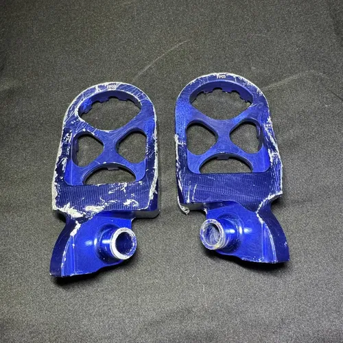 YAMAHA YZ426F YZ 426f YZ250F YZ85 WR400F Foot Pegs Pair Left & Right Blue