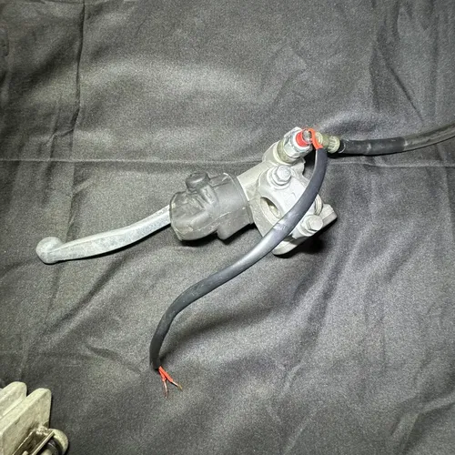 DRZ400E OEM FRONT BRAKE CALIPER / BRACKET DRZ400S DRZ400SM DRZ400 DR350 DR650 DR