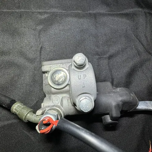 DRZ400E OEM FRONT BRAKE CALIPER / BRACKET DRZ400S DRZ400SM DRZ400 DR350 DR650 DR