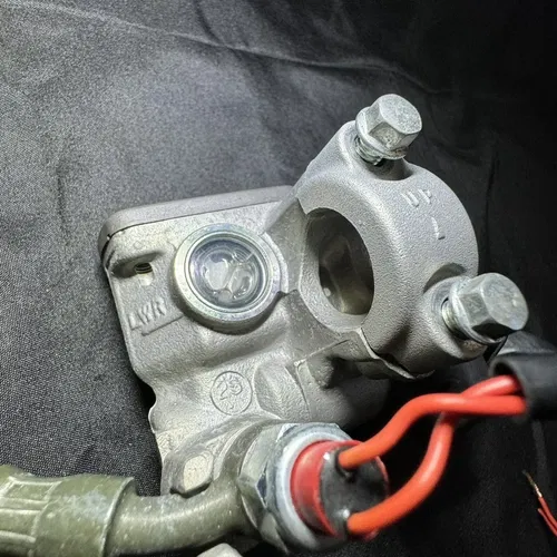 DRZ400E OEM FRONT BRAKE CALIPER / BRACKET DRZ400S DRZ400SM DRZ400 DR350 DR650 DR