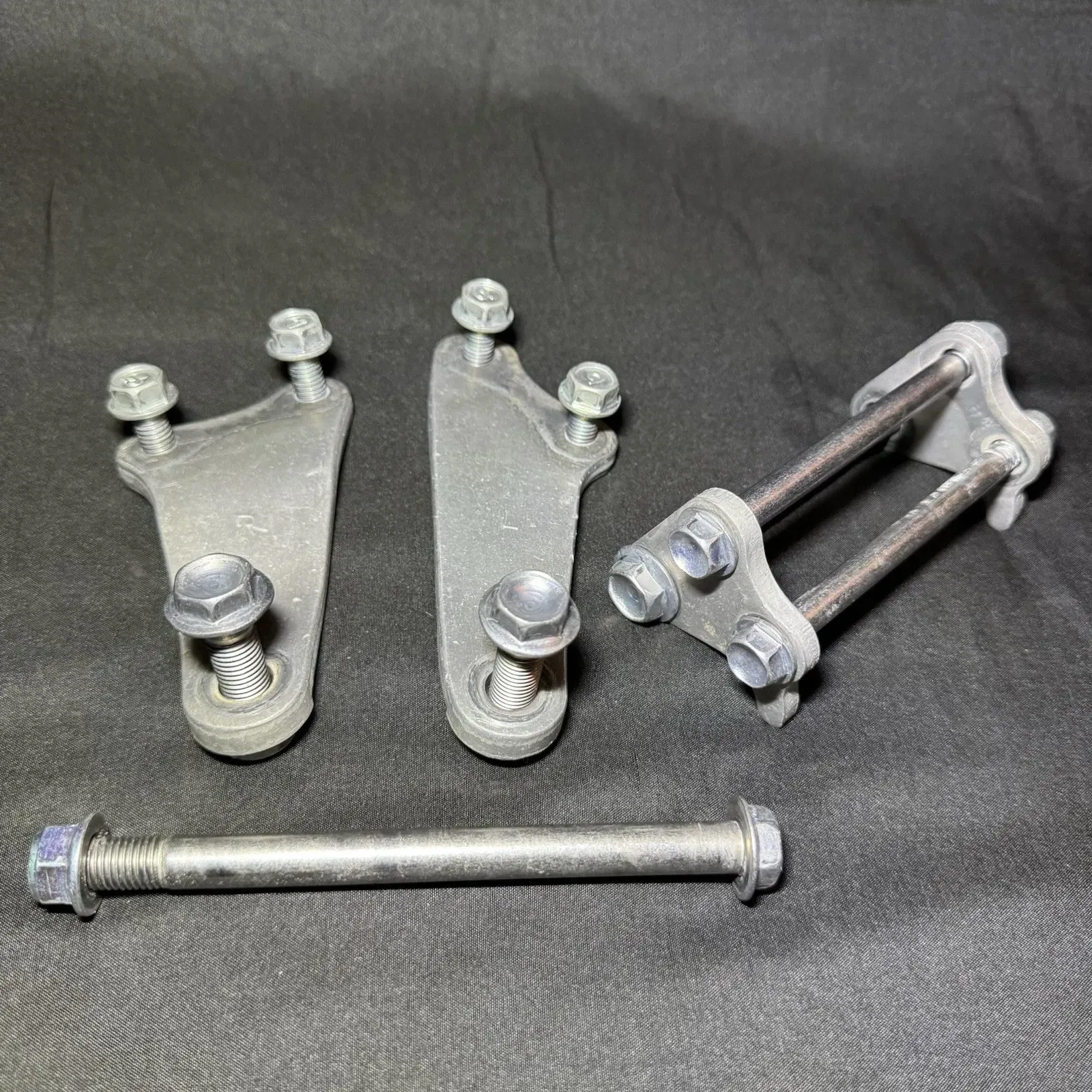 2009 KAWASAKI KX250F OEM ENGINE MOTOR MOUNT STAY BRACKETS 32190-0392