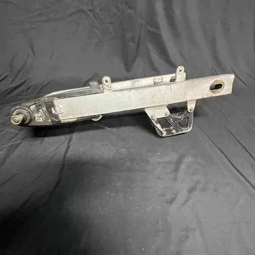 03-06 KAWASAKI KLX125 OEM SWINGARM SWING ARM SUSPENSION 33001-S001-530