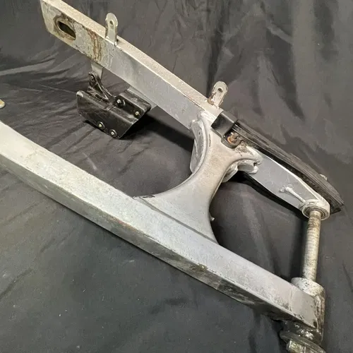 03-06 KAWASAKI KLX125 OEM SWINGARM SWING ARM SUSPENSION 33001-S001-530