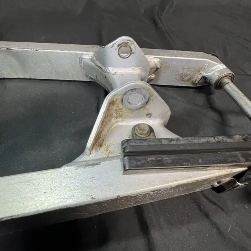 03-06 KAWASAKI KLX125 OEM SWINGARM SWING ARM SUSPENSION 33001-S001-530