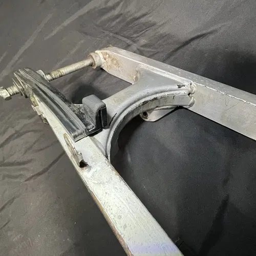 03-06 KAWASAKI KLX125 OEM SWINGARM SWING ARM SUSPENSION 33001-S001-530
