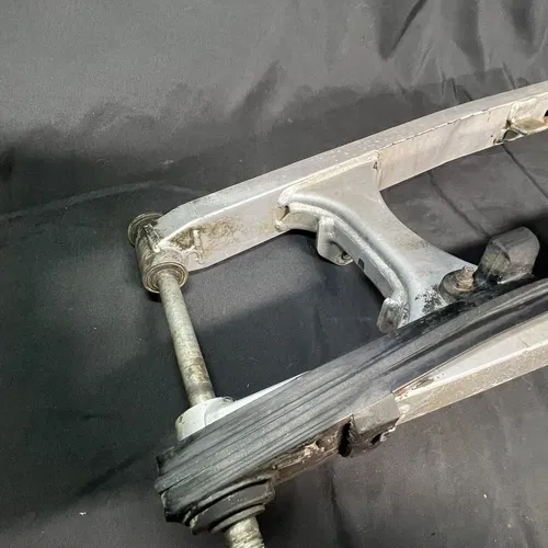 03-06 KAWASAKI KLX125 OEM SWINGARM SWING ARM SUSPENSION 33001-S001-530