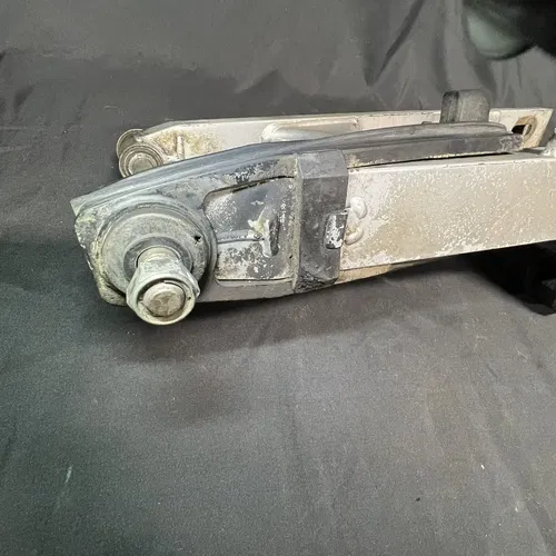 03-06 KAWASAKI KLX125 OEM SWINGARM SWING ARM SUSPENSION 33001-S001-530