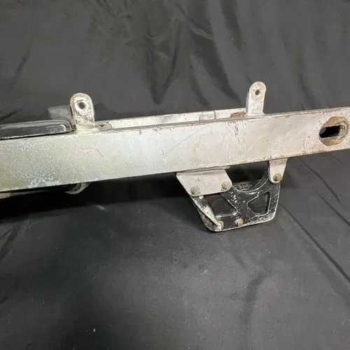03-06 KAWASAKI KLX125 OEM SWINGARM SWING ARM SUSPENSION 33001-S001-530