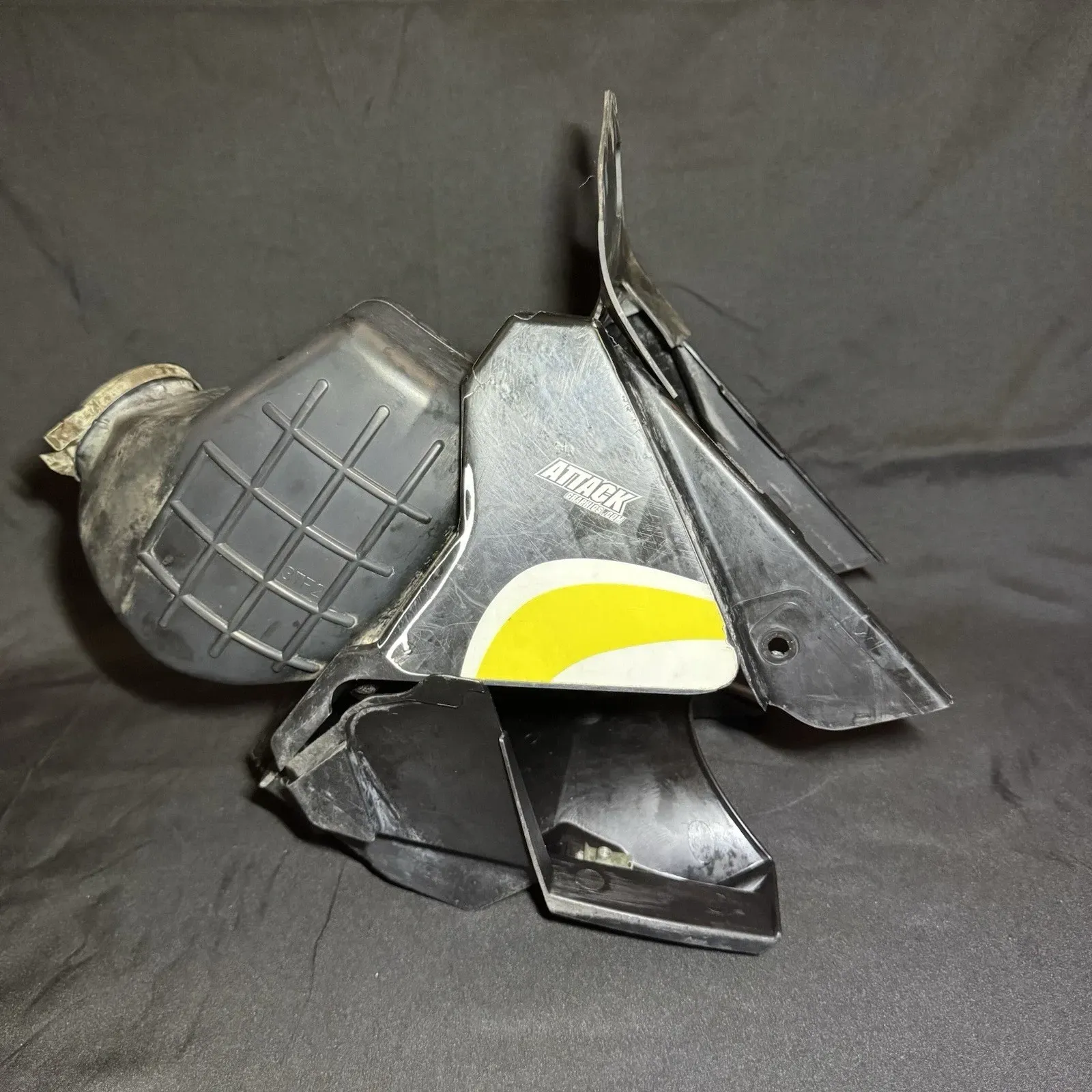 2002 SUZUKI 01-06 RM250 OEM AIRBOX INTAKE AIR CLEANER CASE 13700-37F31