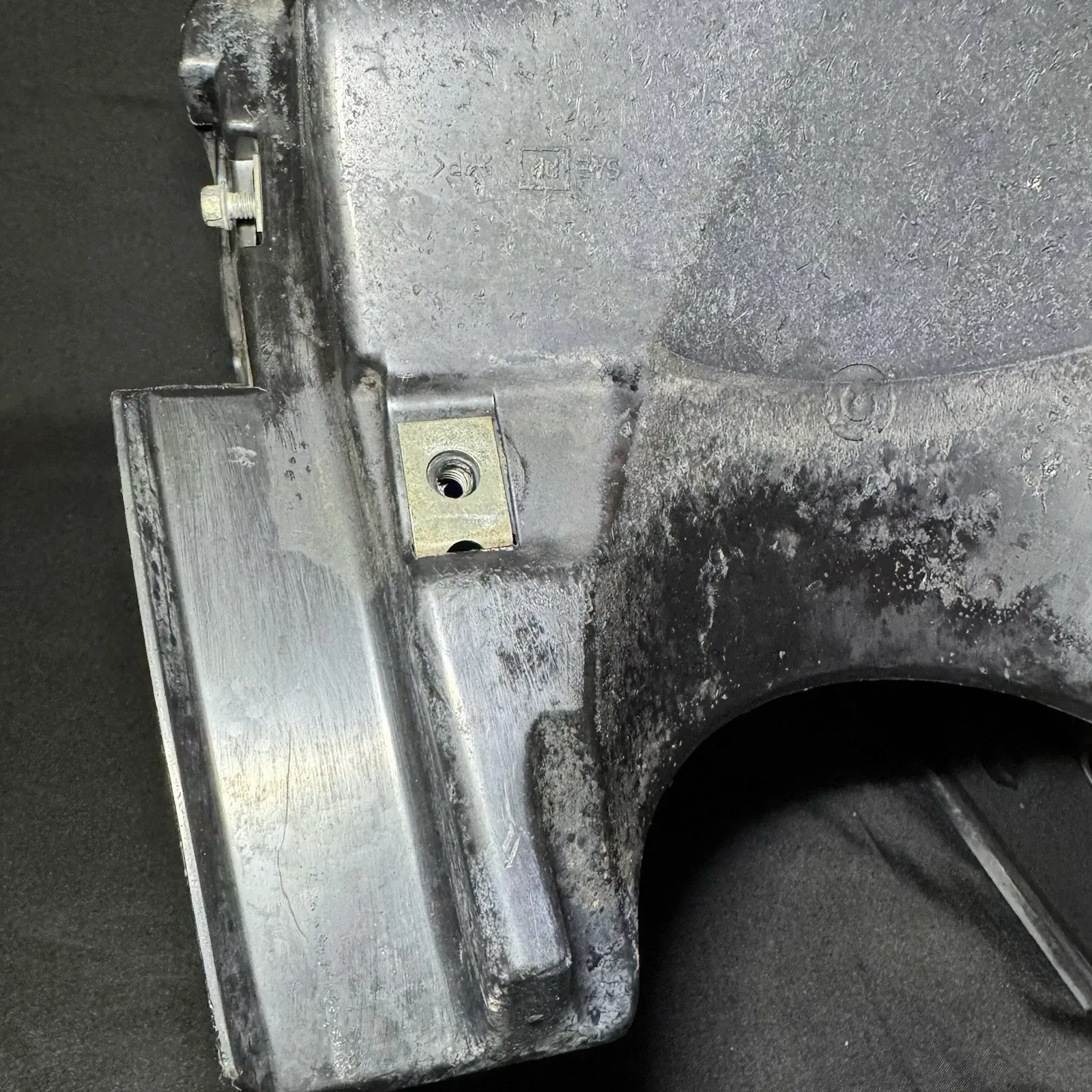 2002 SUZUKI 01-06 RM250 OEM AIRBOX INTAKE AIR CLEANER CASE 13700-37F31