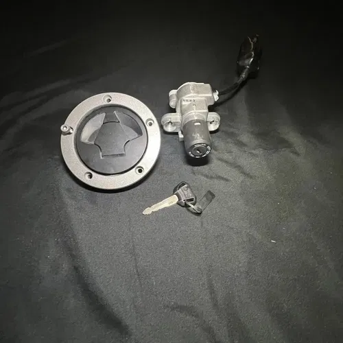 Kawasaki Z125 2018 2017-2022 Ignition Fuel Cap And Key OEM Used Kawi 27005-0685