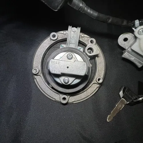 Kawasaki Z125 2018 2017-2022 Ignition Fuel Cap And Key OEM Used Kawi 27005-0685