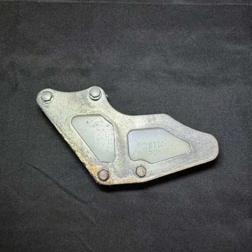 08-23 2019 KAWASAKI KLX140 KLX 140 OEM REAR SWINGARM CHAIN GUIDE & PLATE