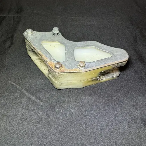 08-23 2019 KAWASAKI KLX140 KLX 140 OEM REAR SWINGARM CHAIN GUIDE & PLATE