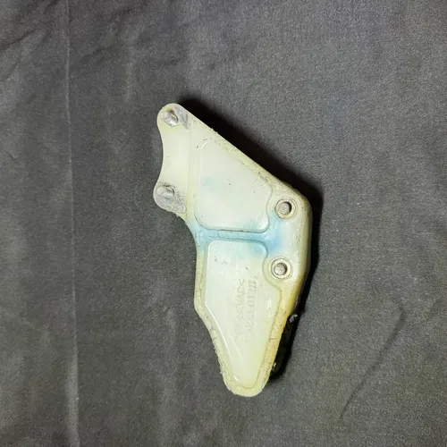 08-23 2019 KAWASAKI KLX140 KLX 140 OEM REAR SWINGARM CHAIN GUIDE & PLATE