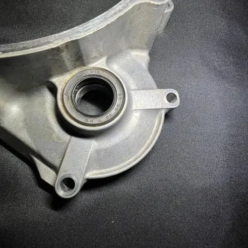 2016 14-17 YAMAHA YZ450F OEM RIGHT SIDE CASE INNER CLUTCH COVER WATER PUMP