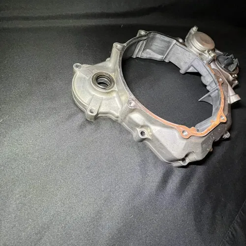 2016 14-17 YAMAHA YZ450F OEM RIGHT SIDE CASE INNER CLUTCH COVER WATER PUMP