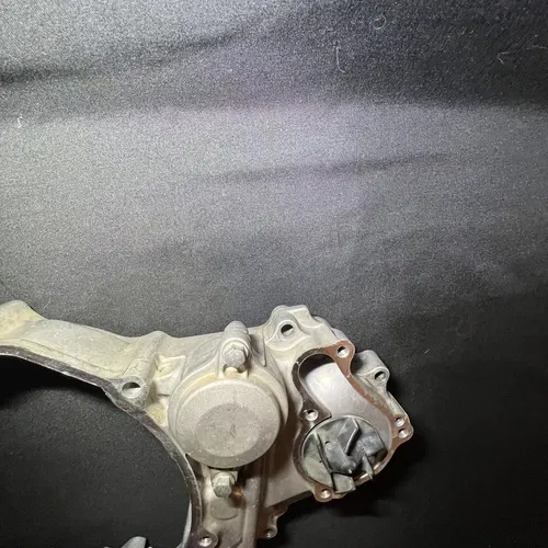 2016 14-17 YAMAHA YZ450F OEM RIGHT SIDE CASE INNER CLUTCH COVER WATER PUMP