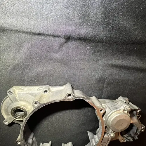 2016 14-17 YAMAHA YZ450F OEM RIGHT SIDE CASE INNER CLUTCH COVER WATER PUMP