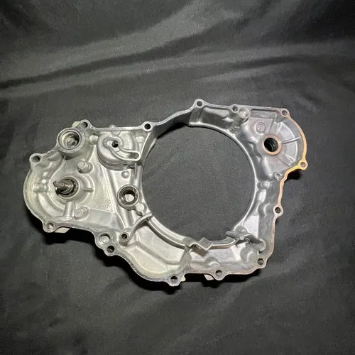 2016 14-17 YAMAHA YZ450F OEM RIGHT SIDE CASE INNER CLUTCH COVER WATER PUMP