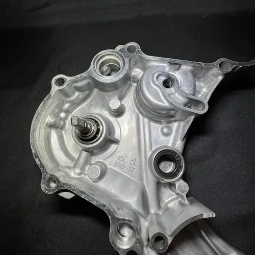 2016 14-17 YAMAHA YZ450F OEM RIGHT SIDE CASE INNER CLUTCH COVER WATER PUMP