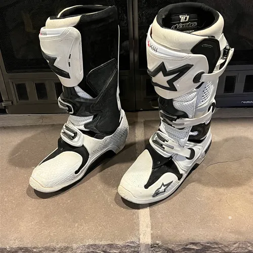 Alpinestars Tech 10 - Great Condition!