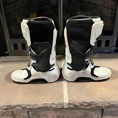 Alpinestars Tech 10 - Great Condition!