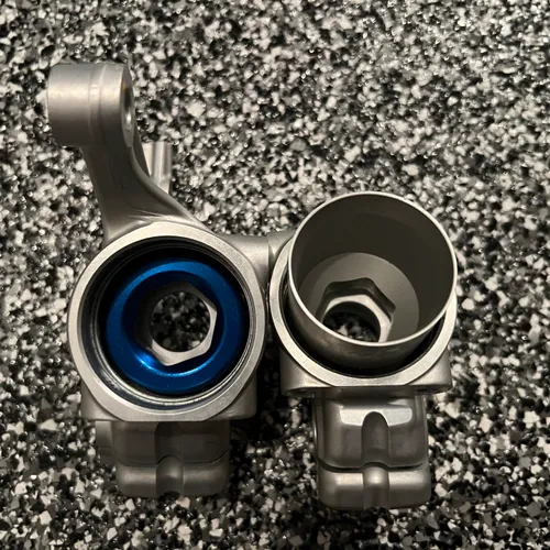 WP Fork Axle Lug Clamps