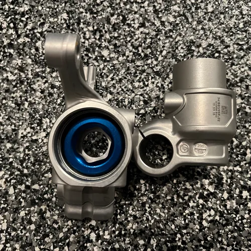 WP Fork Axle Lug Clamps