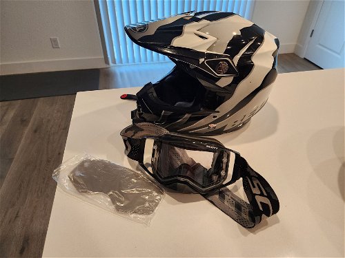 Bell Moto-9S Flex w\goggles