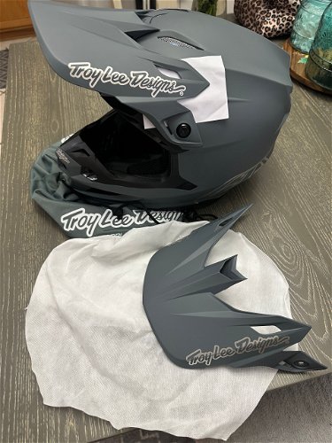 Troy Lee Designs SE5 Helmet