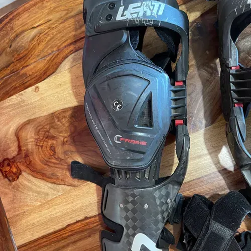 Leatt C Frame Carbon Knee Braces 