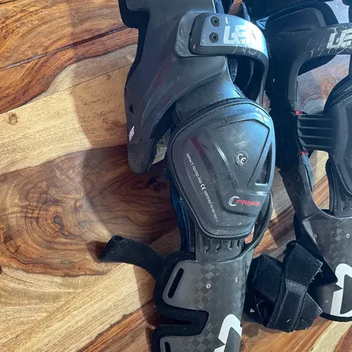 Leatt C Frame Carbon Knee Braces 