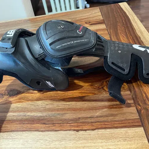 Leatt C Frame Carbon Knee Braces 